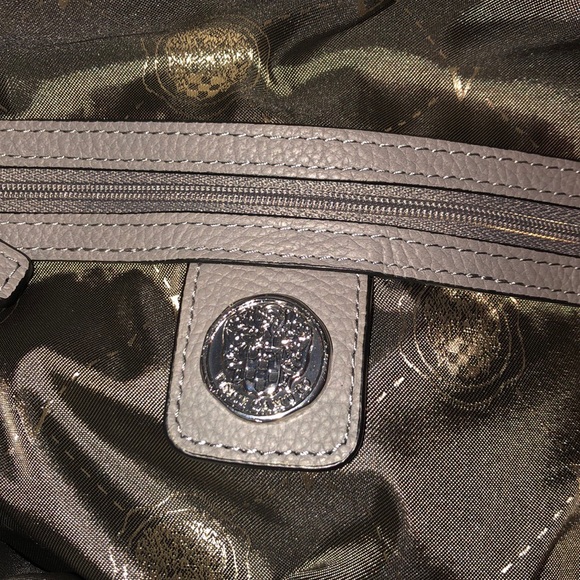 Gray Vince Camuto bucket bag - Picture 6 of 6
